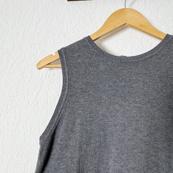 KaufmanFranco sleeveless zip in back vest - Picture 2 of 5